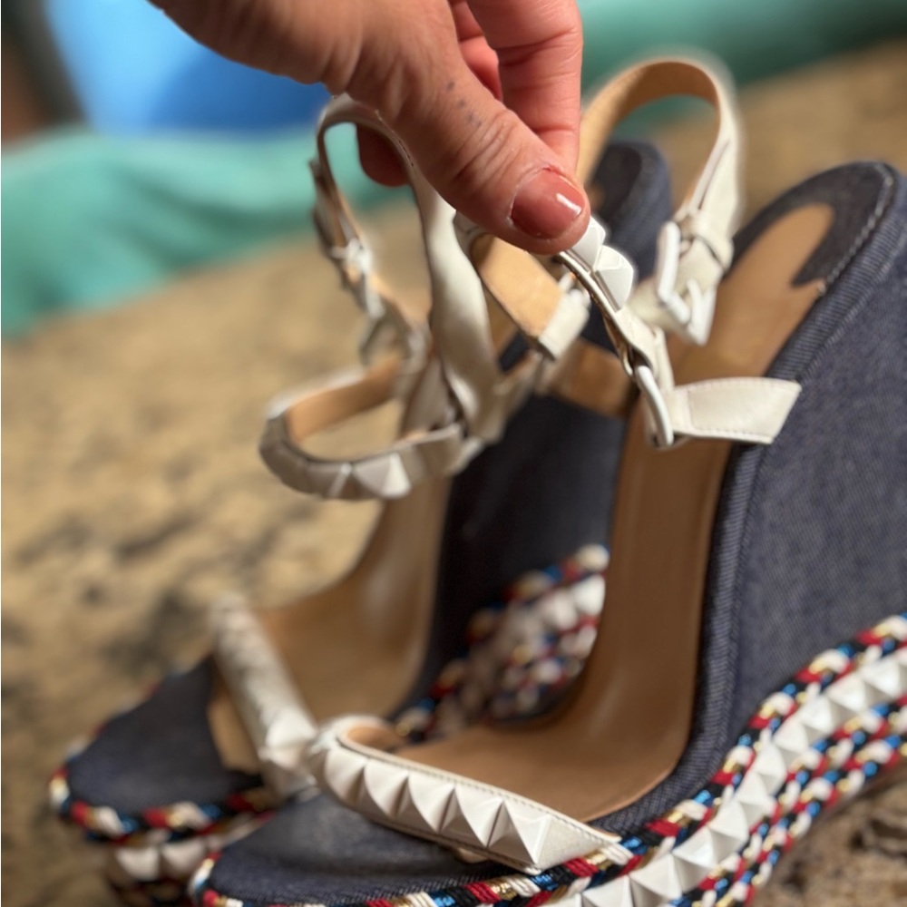 Stylish White and Multicolor Wedge Sandals - Picture 3 of 6